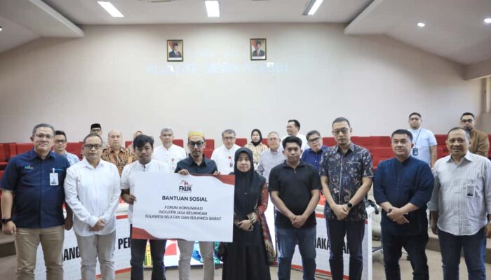 FKIJK Sulselbar Bersama Pemkot Makassar Serahkan Bantuan Sosial Usai Kerusuhan DPRD