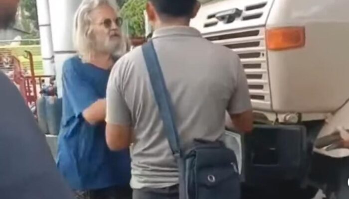 Bule Asal Jerman Ngamuk di SPBU Bone Karena Tak Bisa Isi Penuh